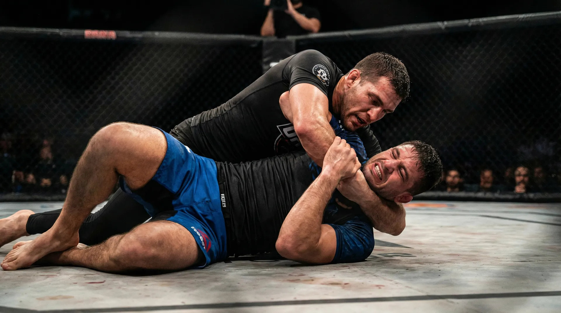 吃瓜大赛 后入视频精彩集锦背后突袭战术